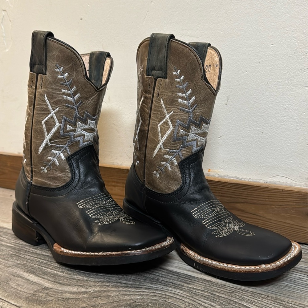 Unisex boots